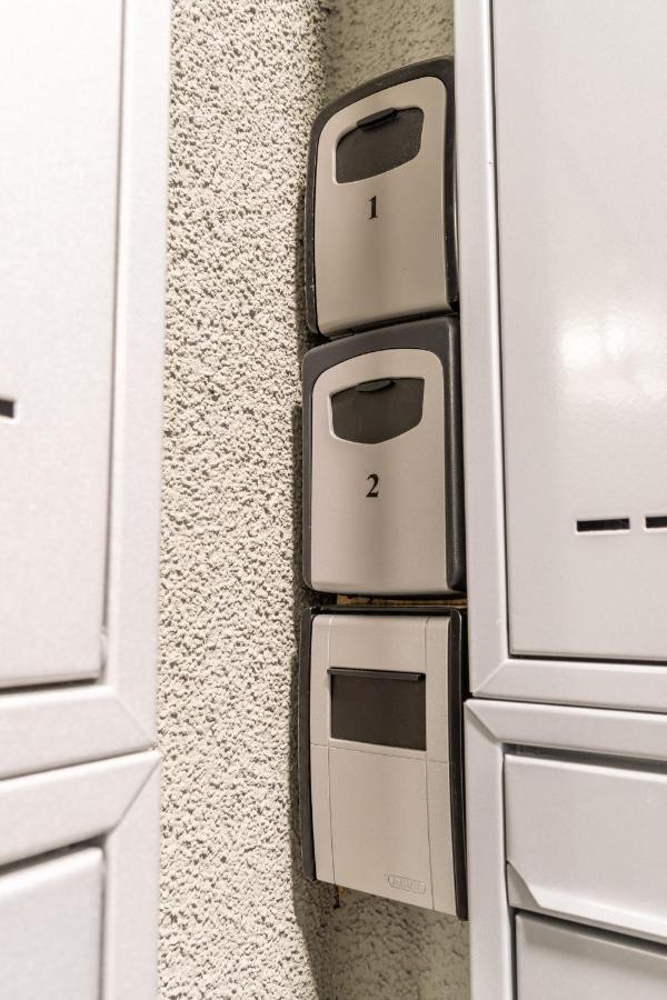 פראג Brand New Studio Apartment #21 With Free Secure Parking In The Center מראה חיצוני תמונה